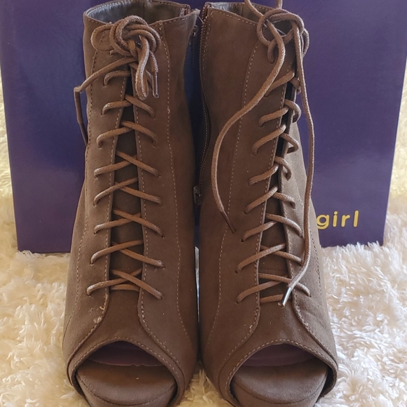 Booties - Picture 4 of 8